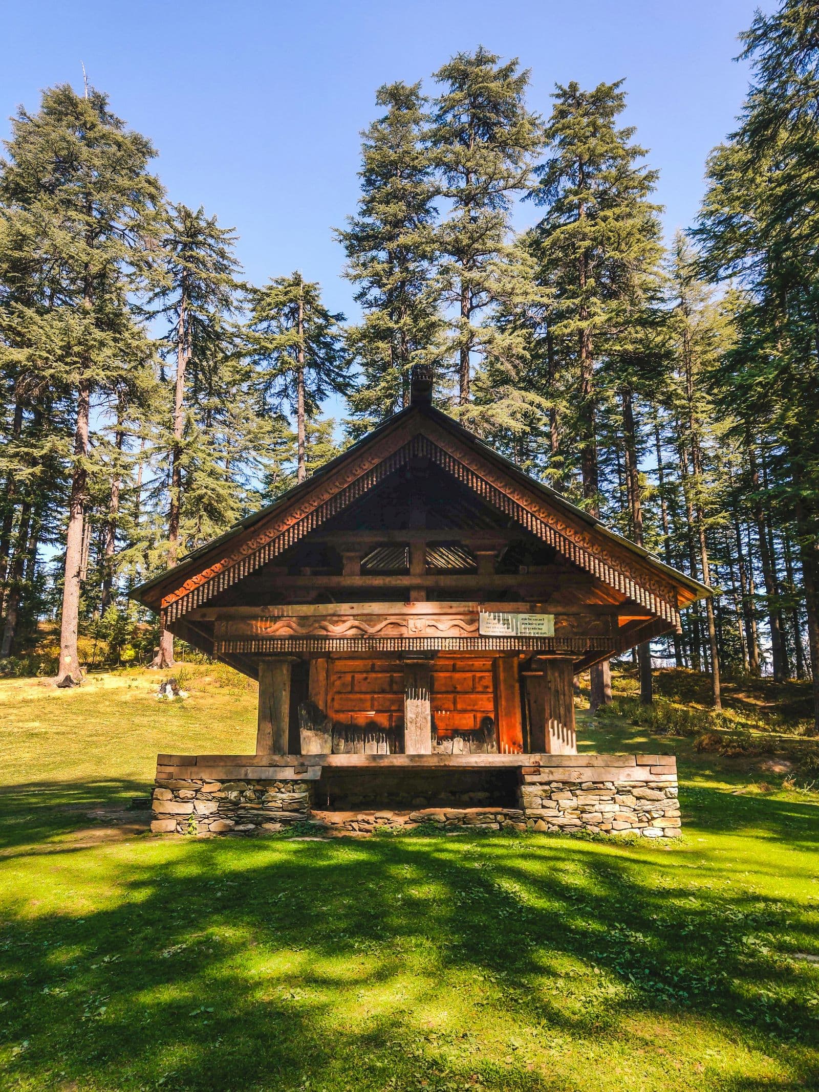 Himalayan resort in Himachal Pradesh with mountain views